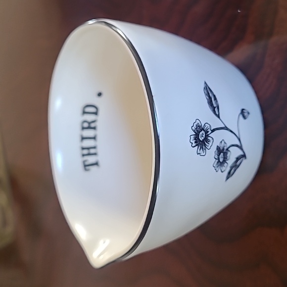 💮Rae Dunn Measuring Cups - Picture 9 of 11